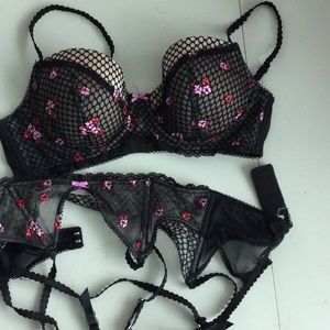 Bra and garter set